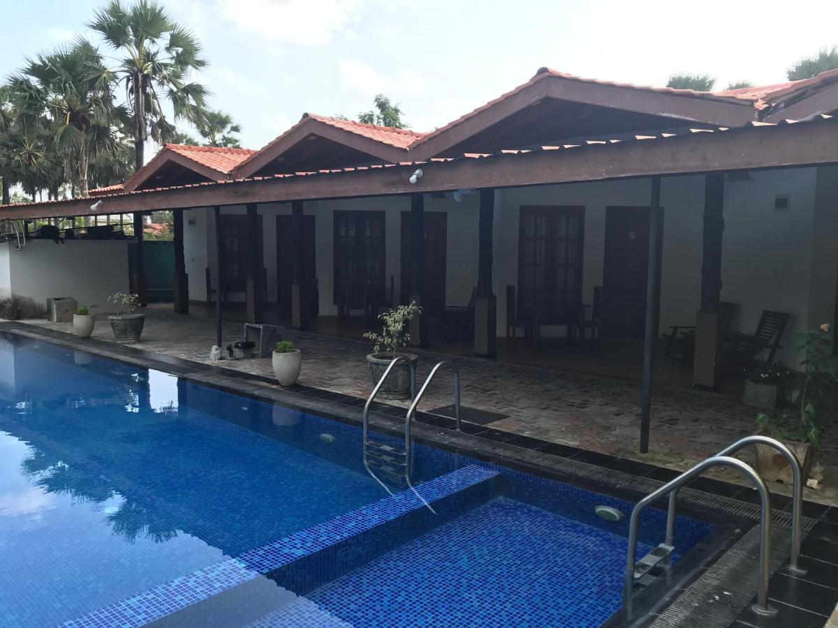 Paris Garden Resort Trincomalee Exteriör bild