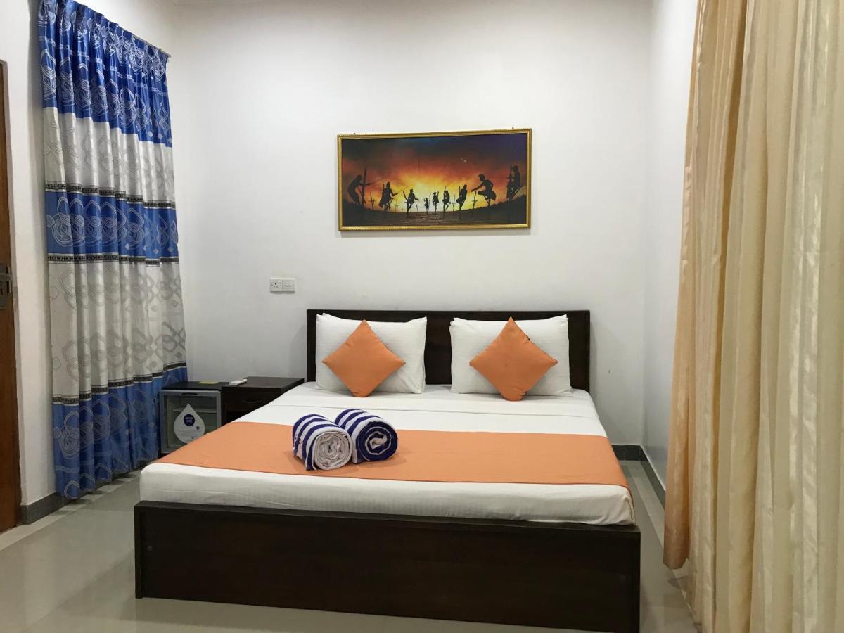 Paris Garden Resort Trincomalee Exteriör bild