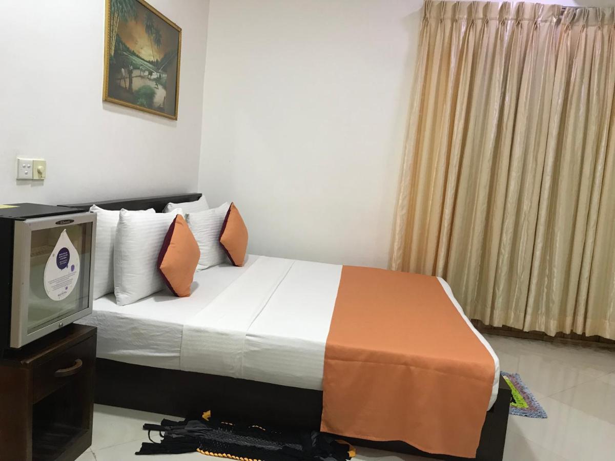Paris Garden Resort Trincomalee Exteriör bild