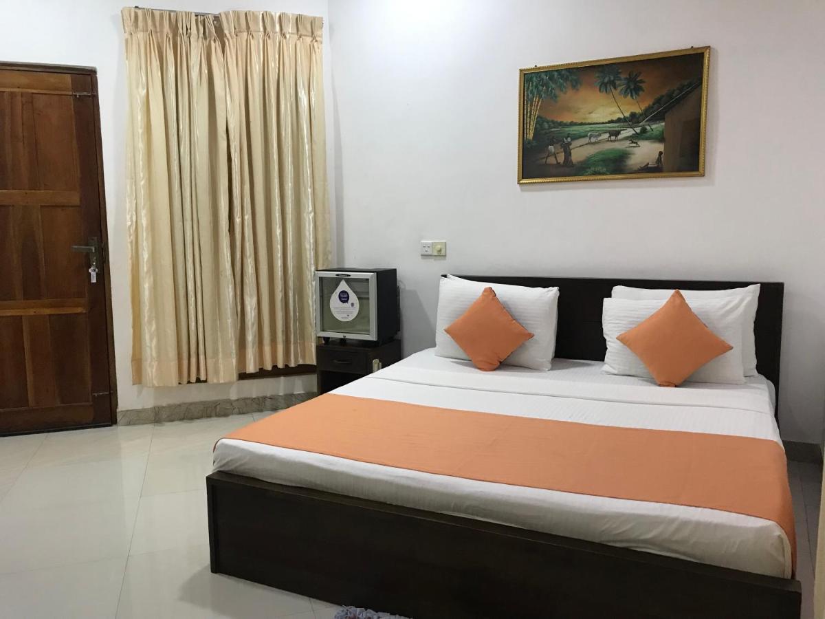 Paris Garden Resort Trincomalee Exteriör bild