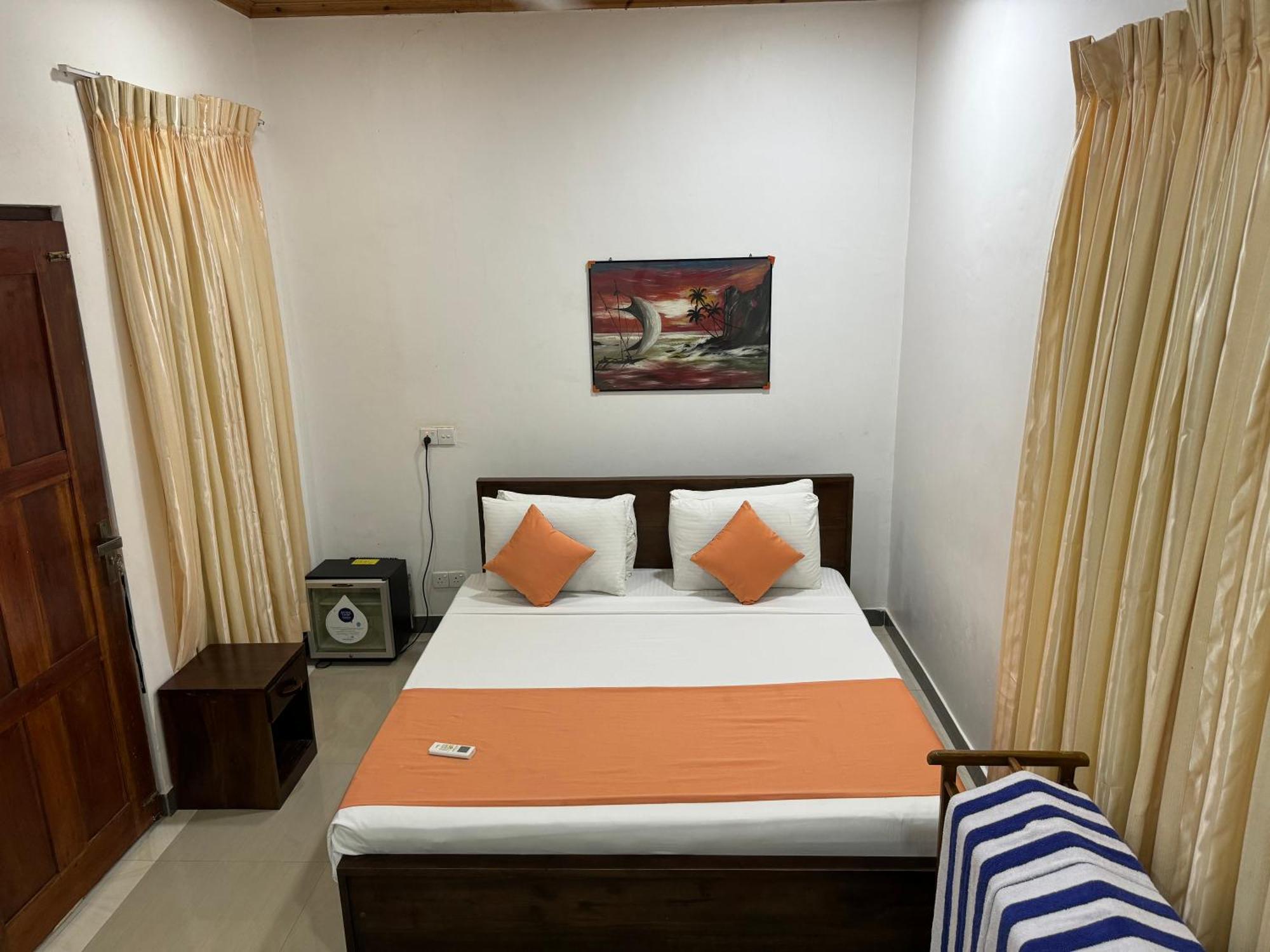 Paris Garden Resort Trincomalee Exteriör bild