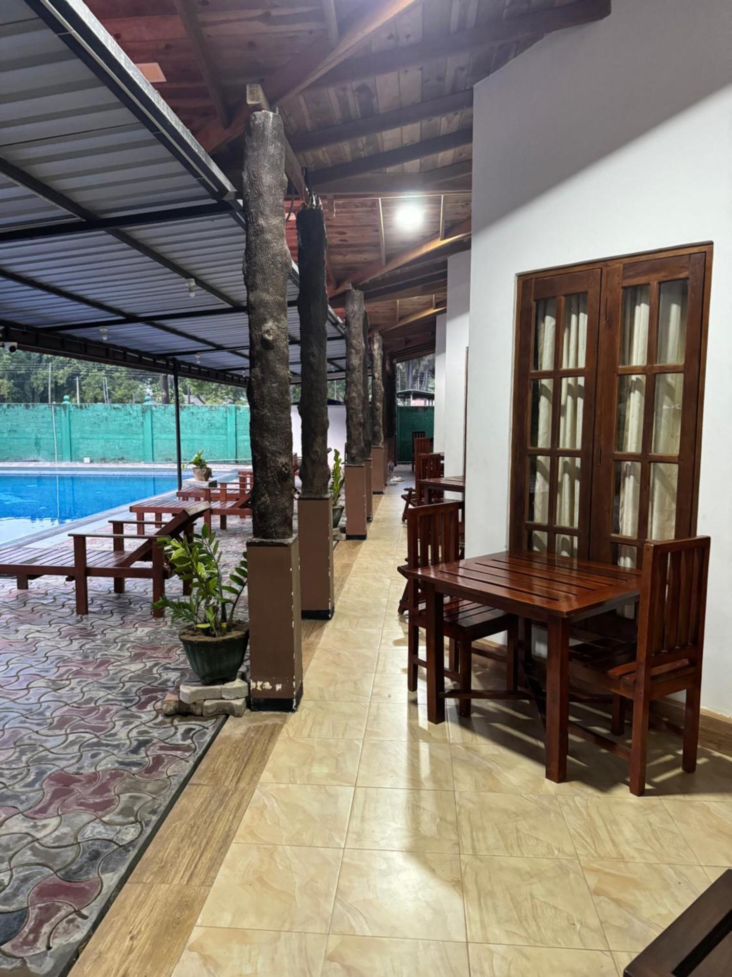 Paris Garden Resort Trincomalee Exteriör bild