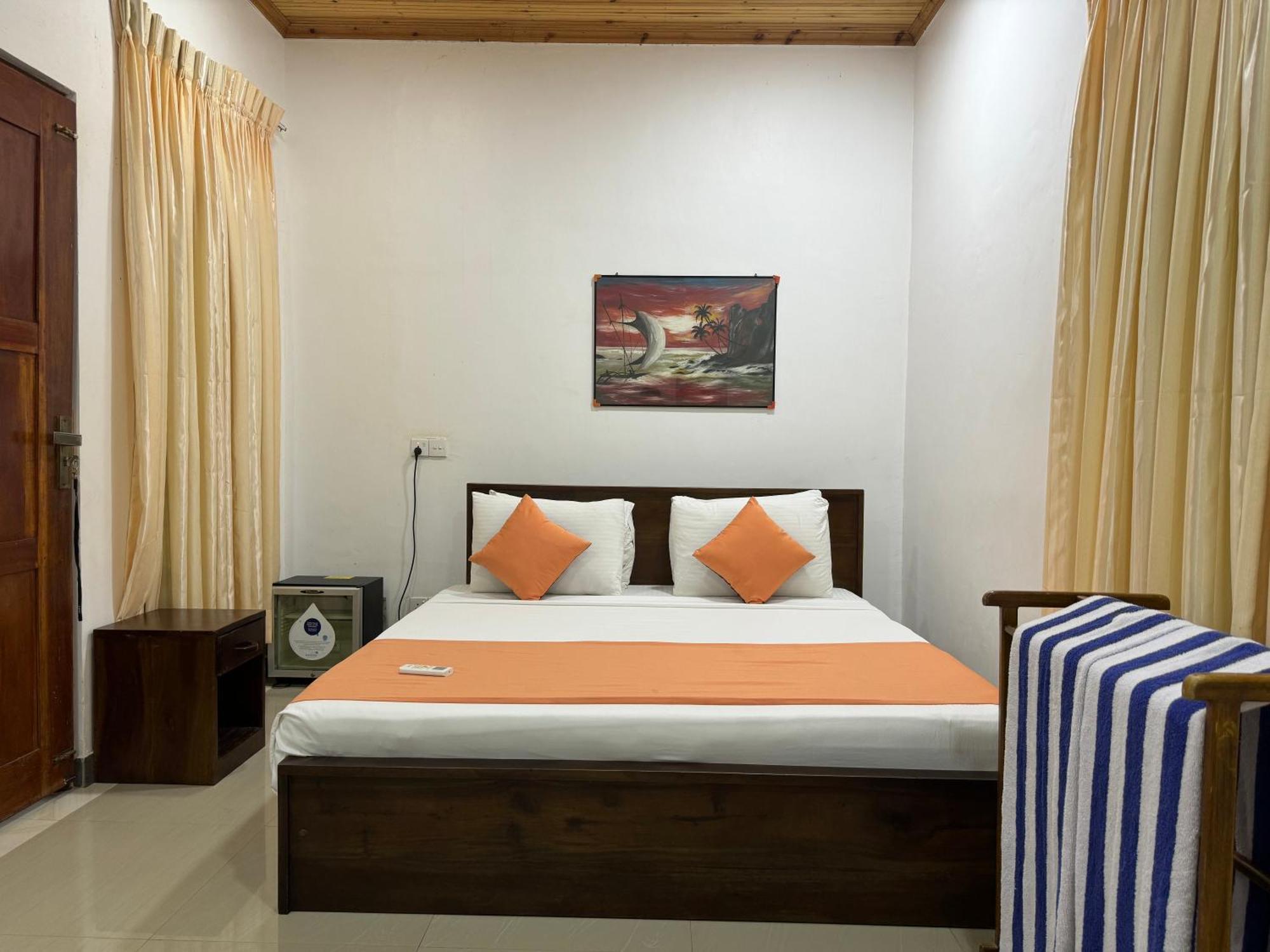 Paris Garden Resort Trincomalee Exteriör bild