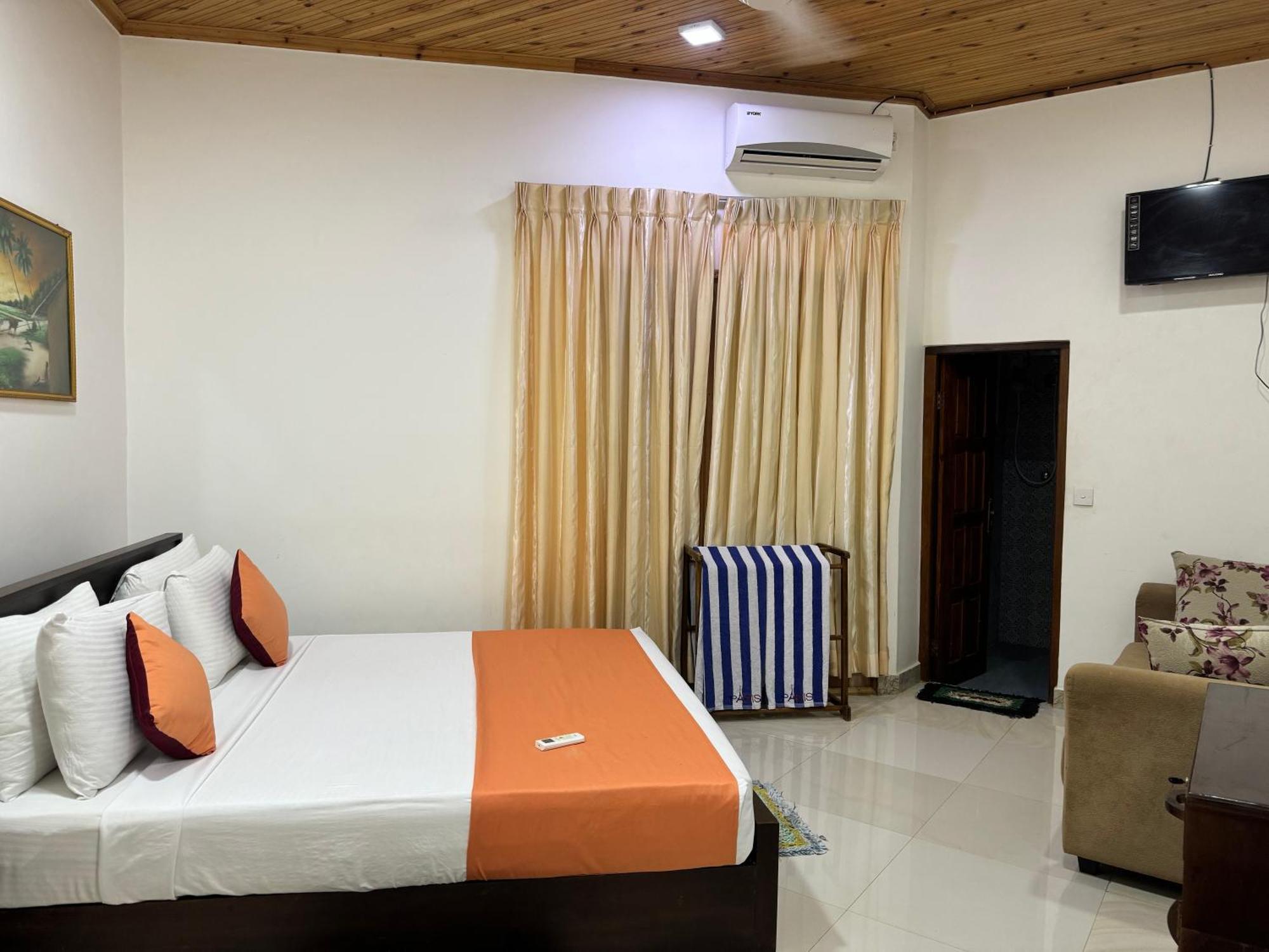 Paris Garden Resort Trincomalee Exteriör bild