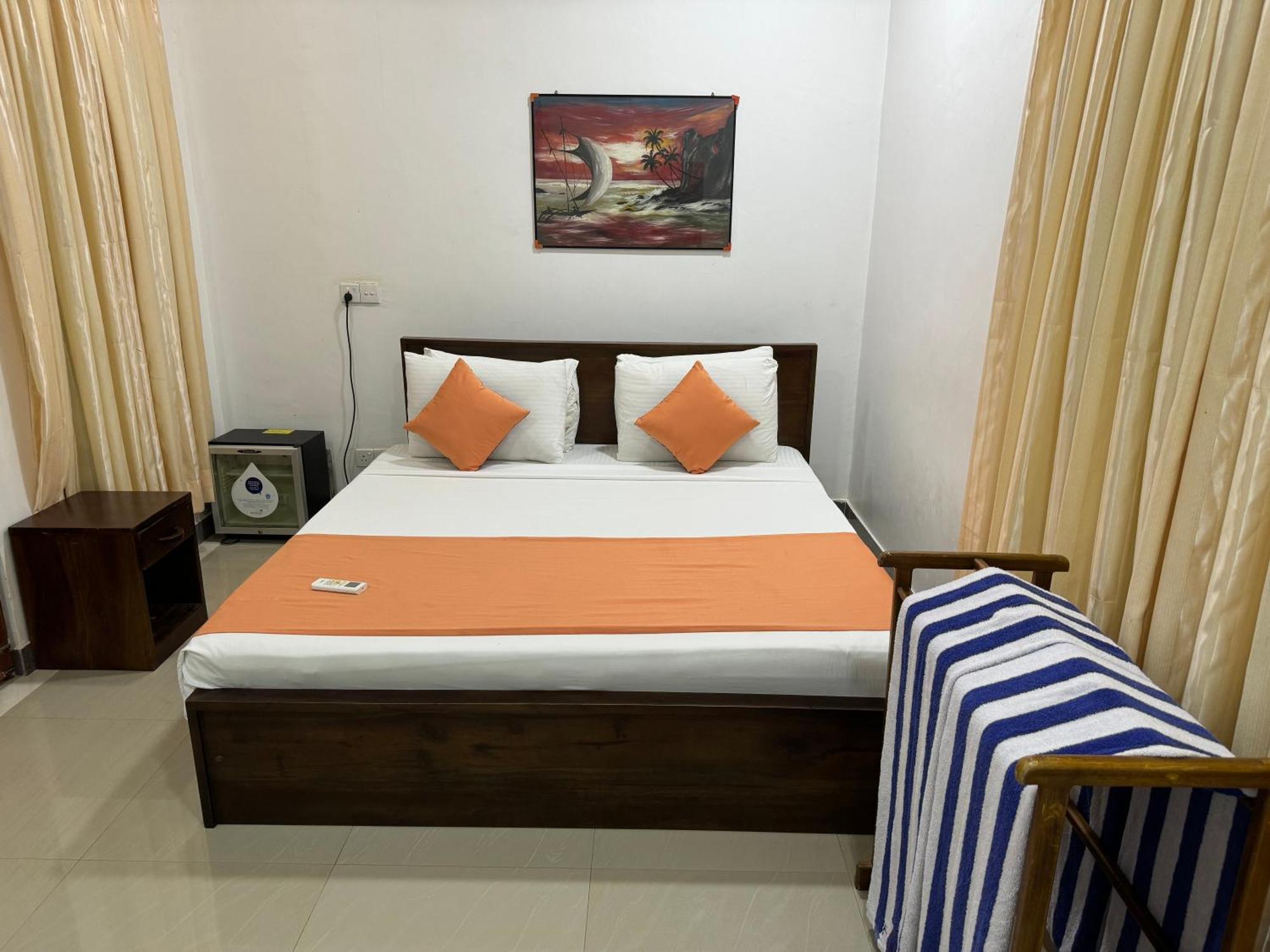 Paris Garden Resort Trincomalee Exteriör bild